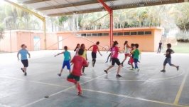 Crianças e Adolescentes participam do Programa Escolinha de Futebol e de Futsal