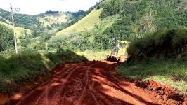 Município aprimora a manutenção e recuperação das estradas rurais 