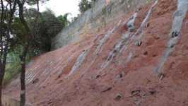 Obra do Muro Grampeado e Ampliação da Iluminação Pública