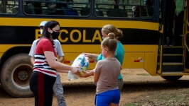 Governo Municipal leva aos alunos Kit Merenda Escolar